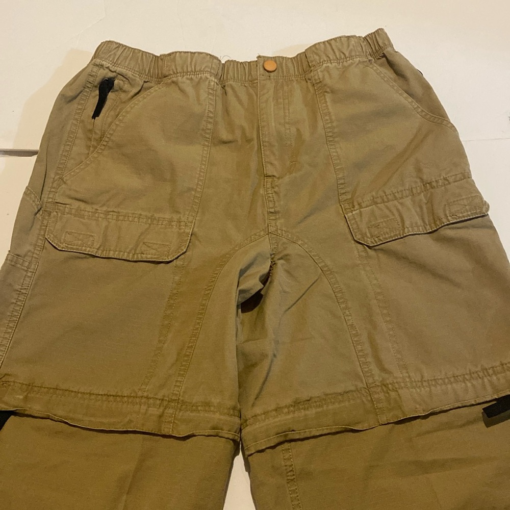 Magellan convertible hunting, fishing pants in very good condition